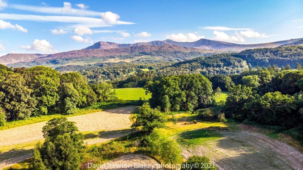 Motocamp Wales -Camping Pods ดอลเกซเซย์ ภายนอก รูปภาพ