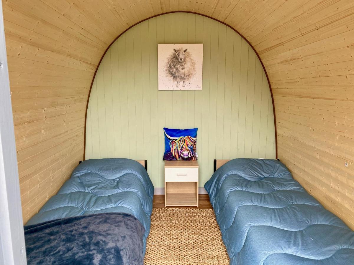 Motocamp Wales -Camping Pods ดอลเกซเซย์ ภายนอก รูปภาพ